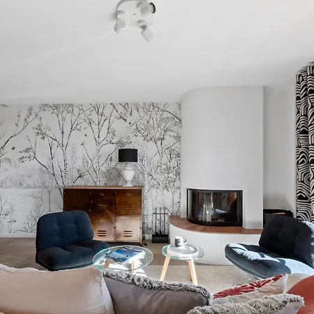 With Balcony And Alpine View Apartment