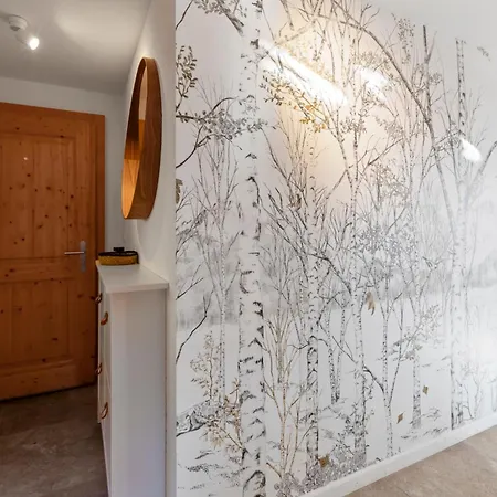 With Balcony And Alpine View Apartment *